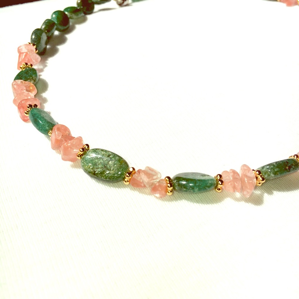 Green/pink beaded necklace 💐