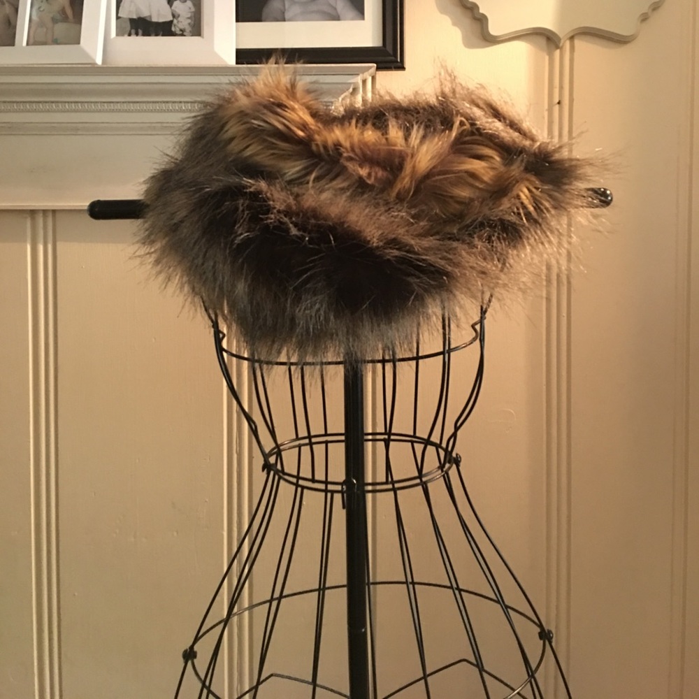 NWOT Faux fur infinity scarf