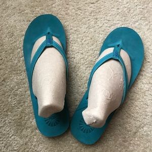 Ugg flip flops