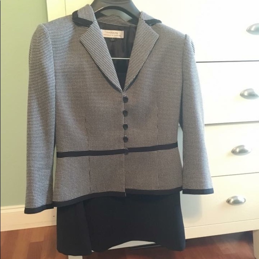 Size 8 Tahari skirt suit