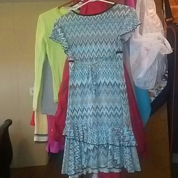 I am selling a dress - Picture 2 of 3