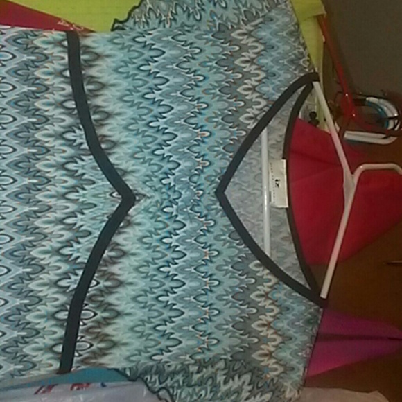 I am selling a dress - Picture 3 of 3