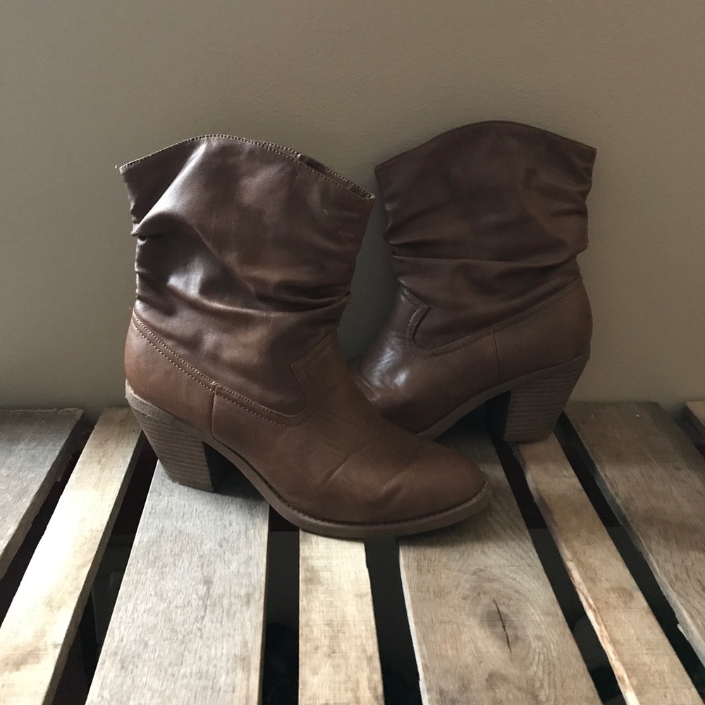 Brown short ankle, healed boots