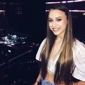 Meet your Posher, Caitlin