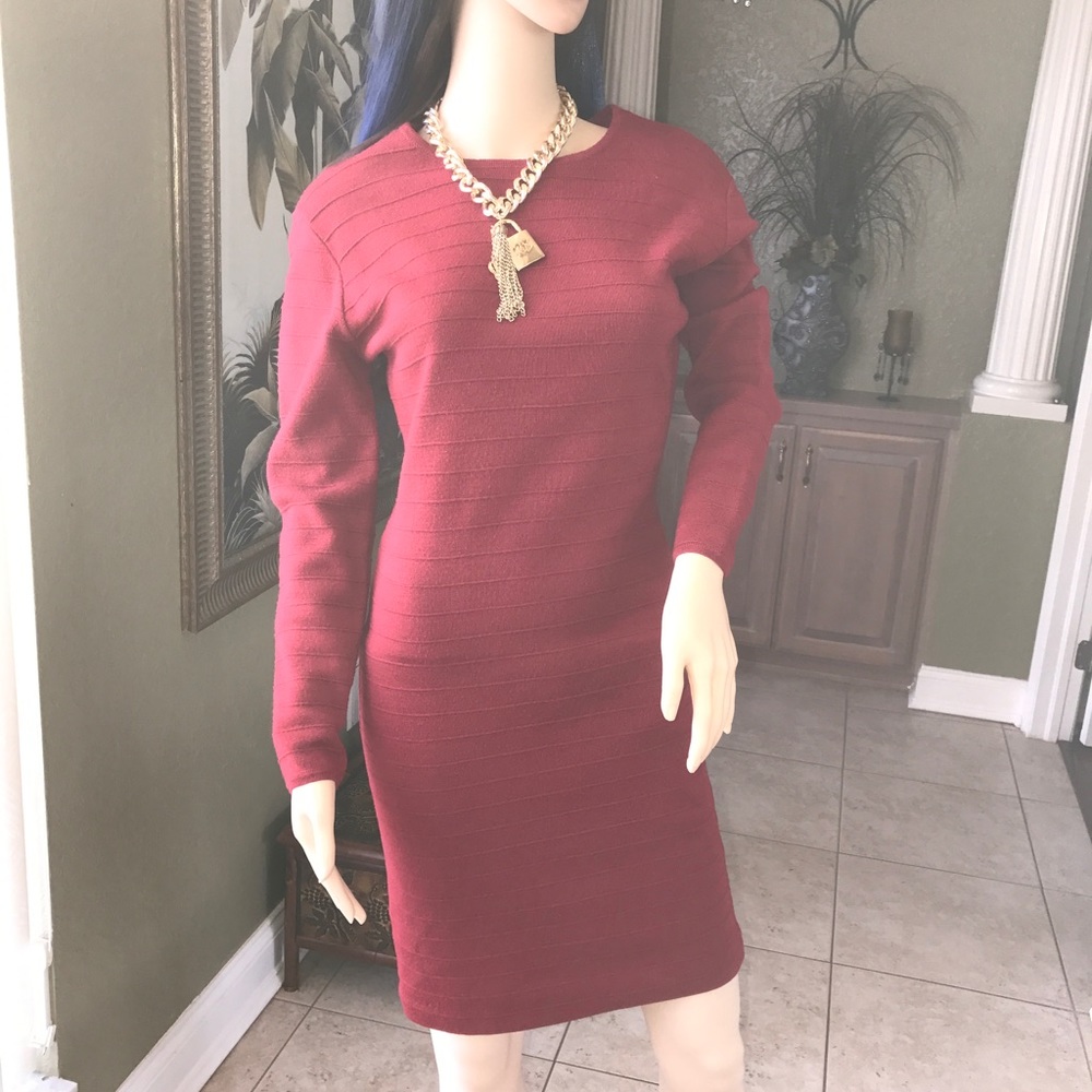 🌺 Lady In Red 🌺 - Picture 3 of 4