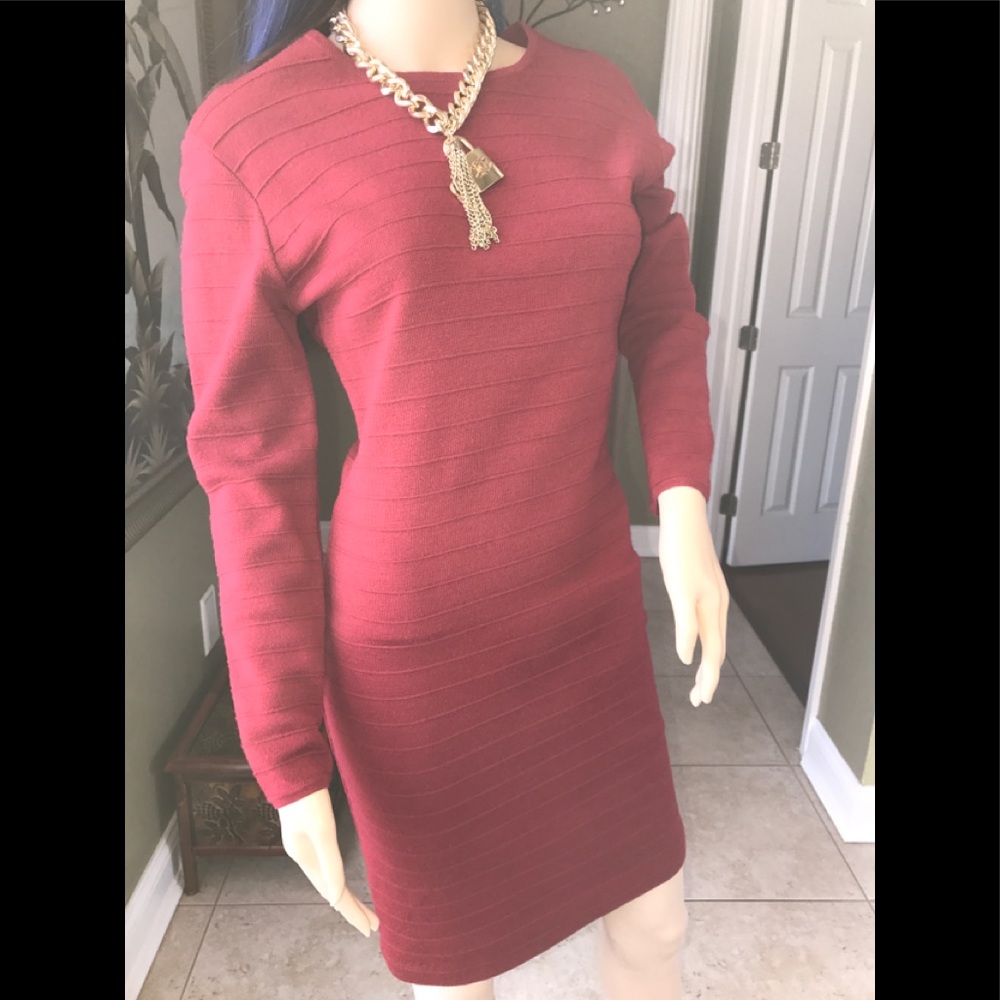 🌺 Lady In Red 🌺 - Picture 4 of 4