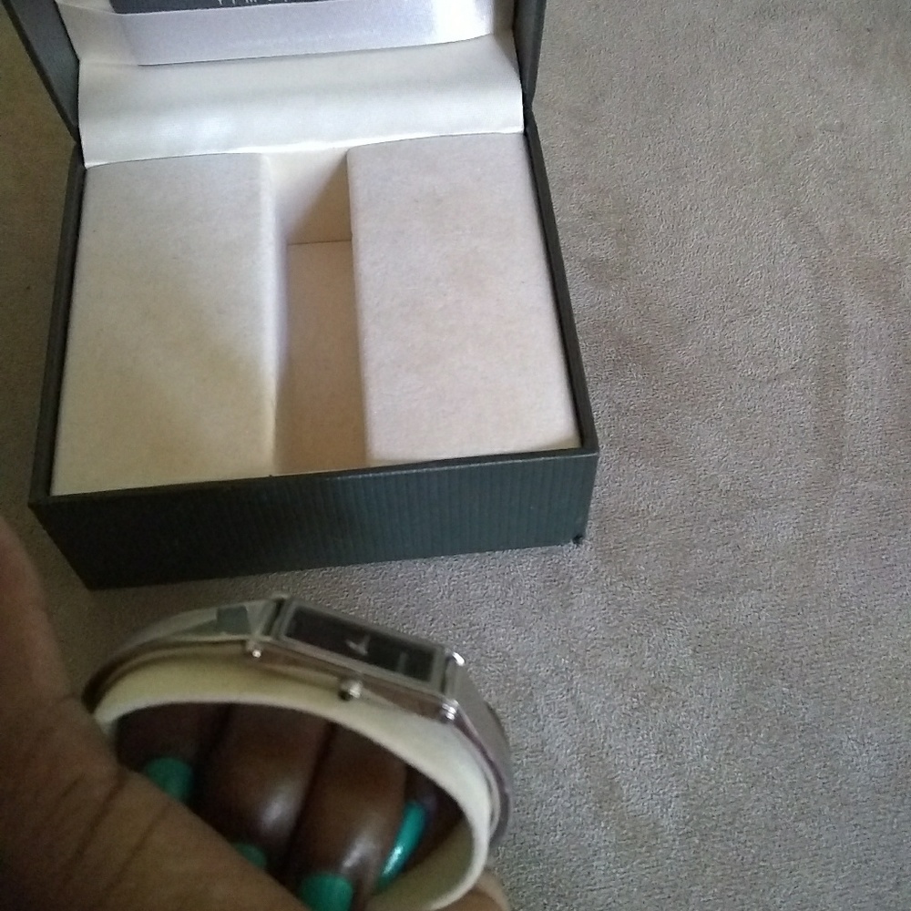 Authentic Gucci snap buckle wrist watch - Picture 2 of 5