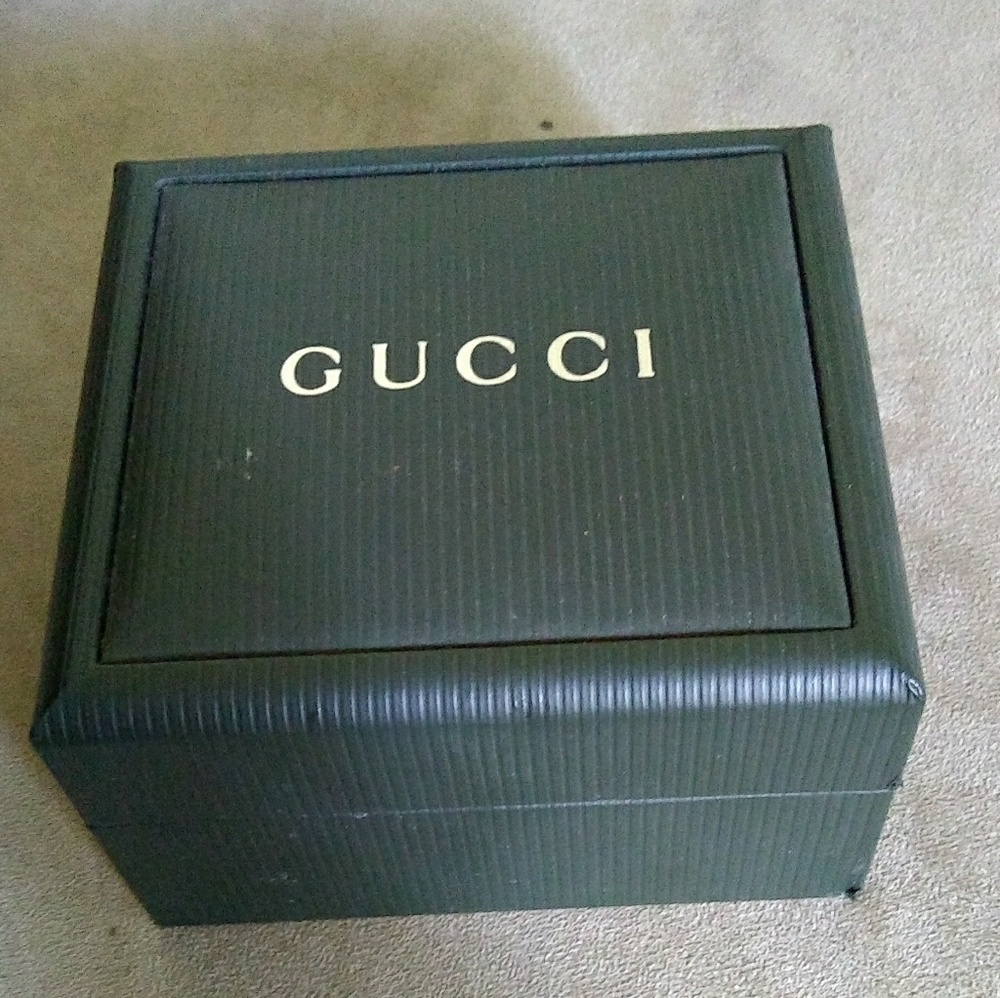 Authentic Gucci snap buckle wrist watch - Picture 3 of 5