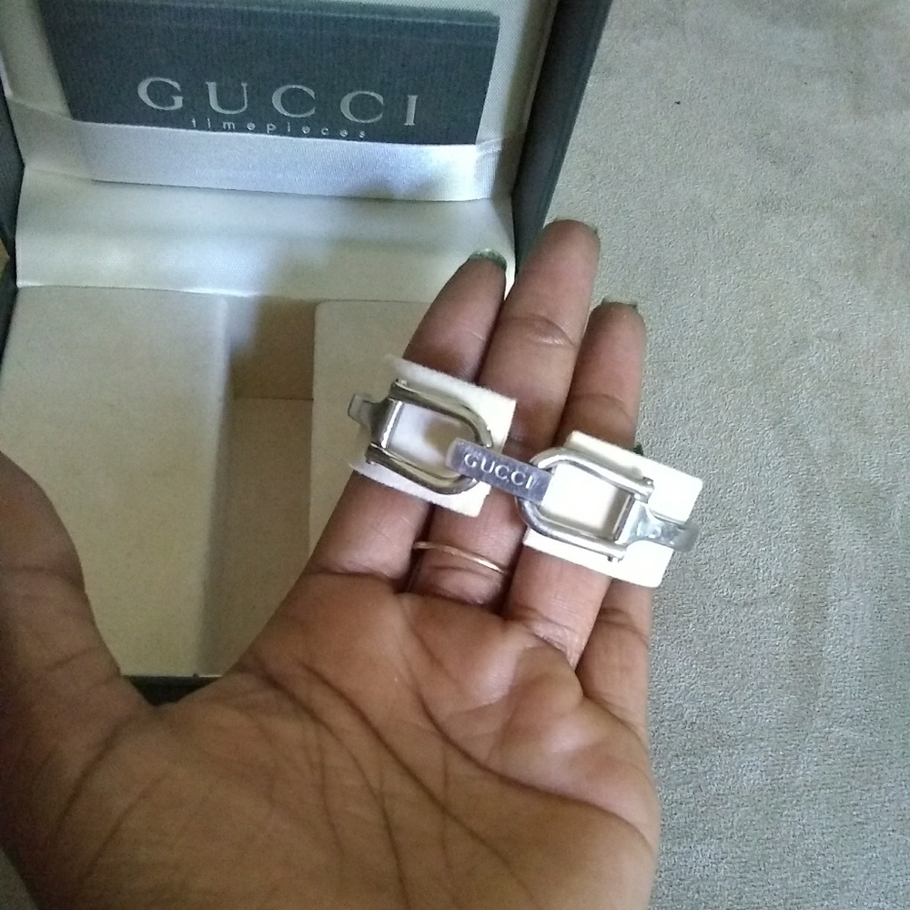 Authentic Gucci snap buckle wrist watch - Picture 4 of 5