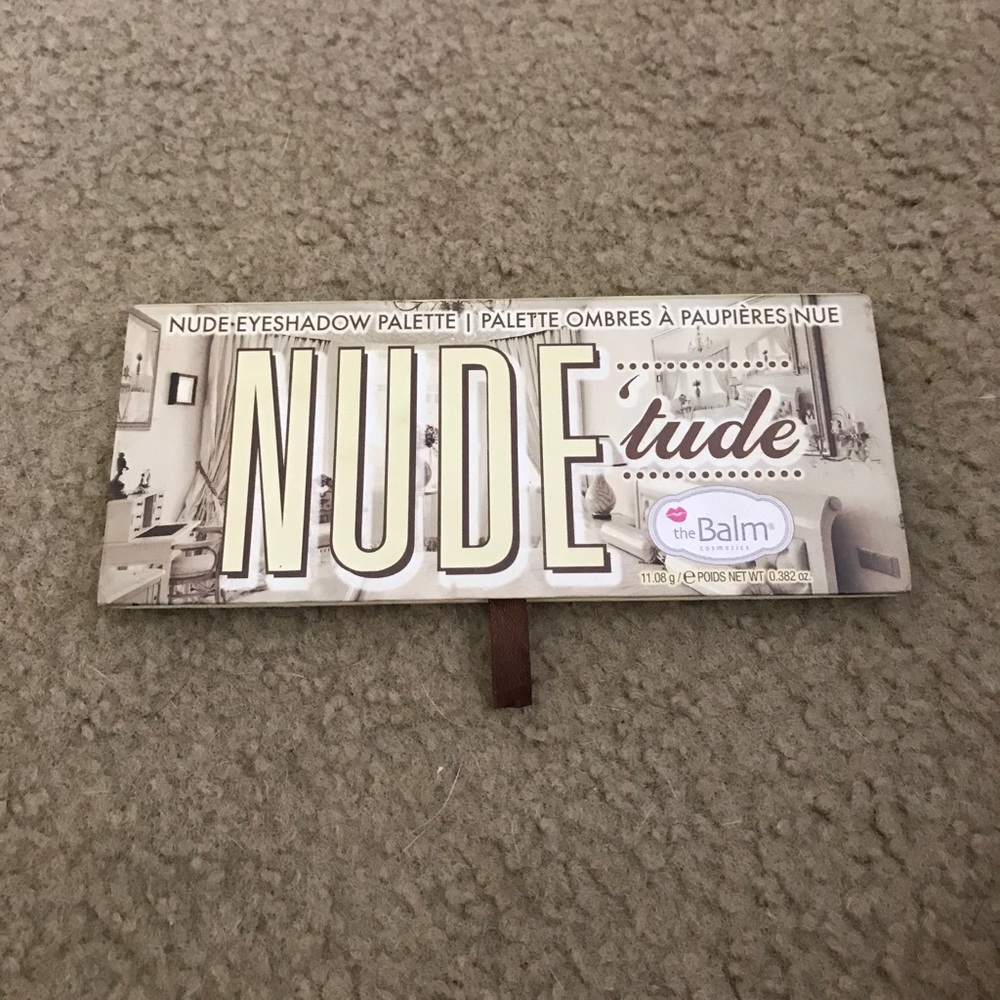 The balm nude'tude eyeshadow.