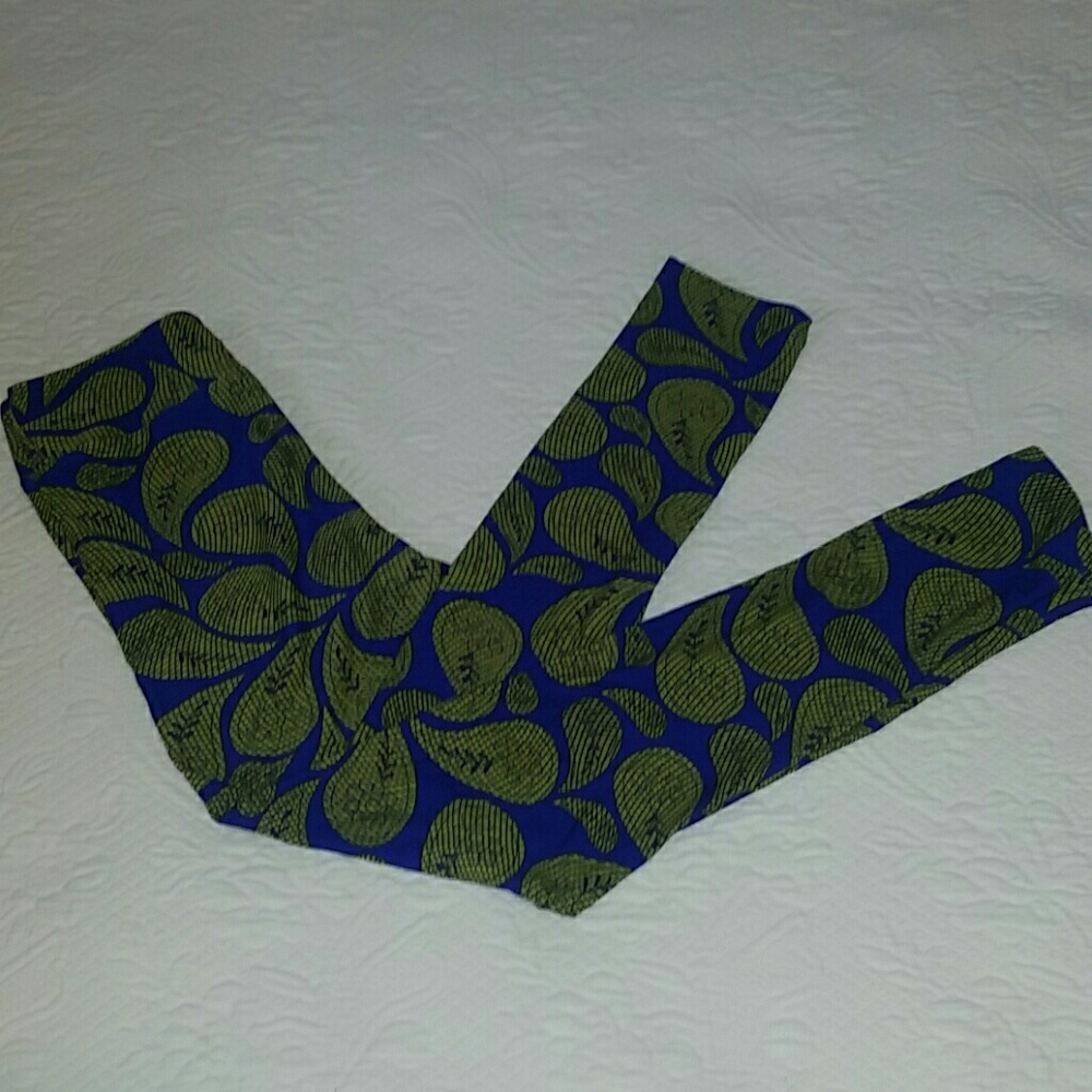 Stunning blue w/leaves TWEEN