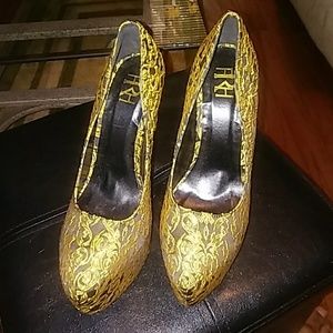 Size 7 gold and black stiletto heel