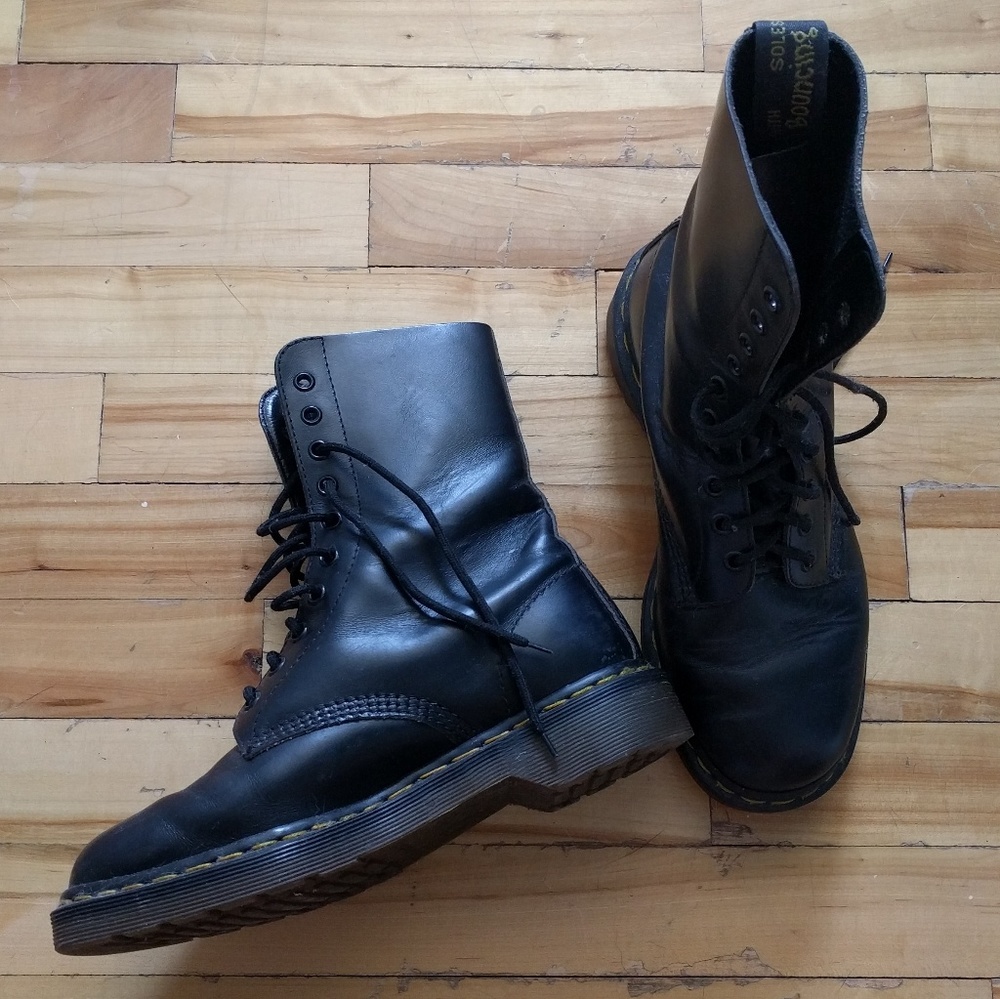 Dr. Martens 1460 8-Eye Boot