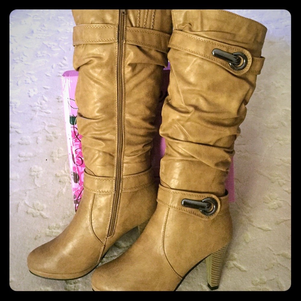 Brand new Reneeze khaki boots