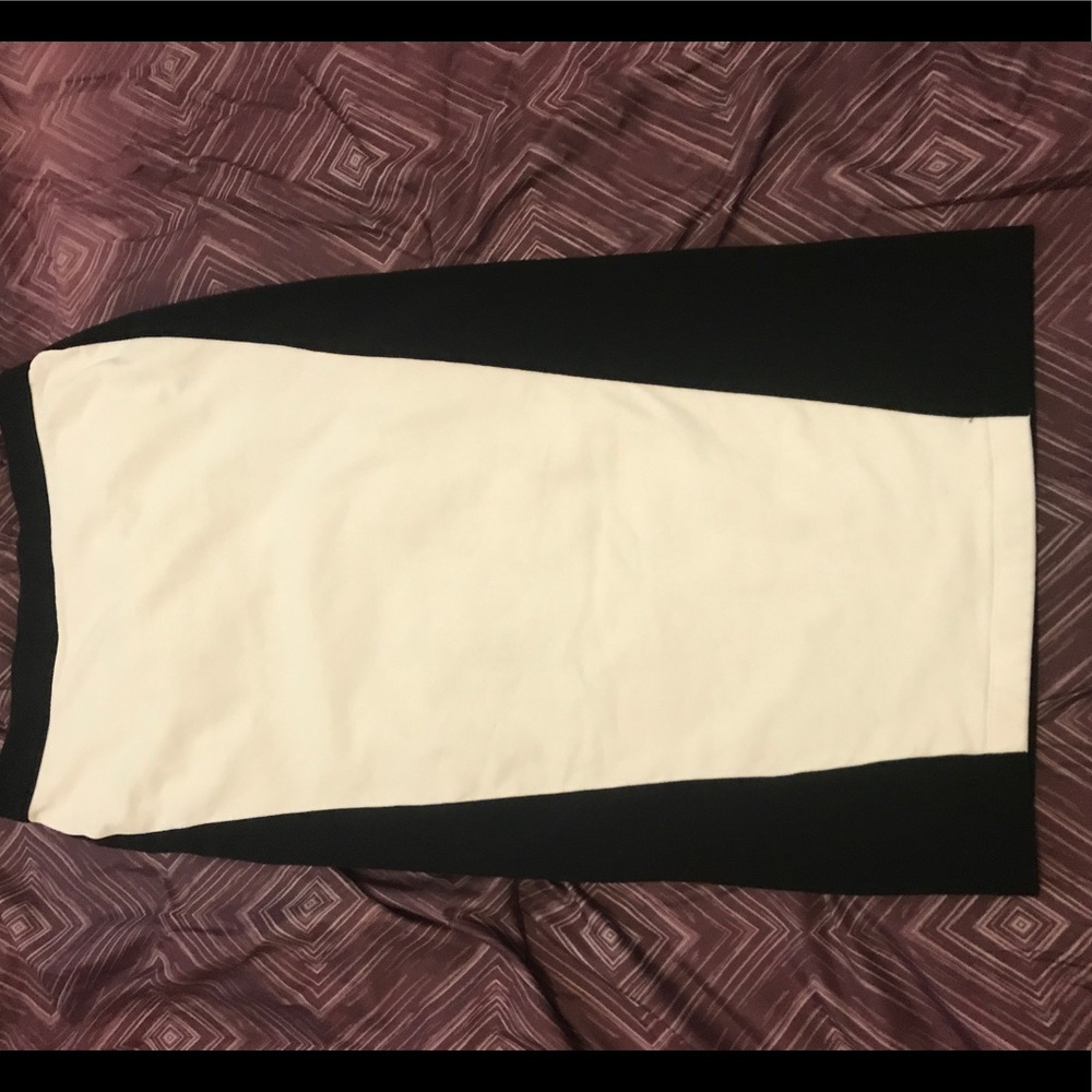 Express Midi Blk/White Skirt