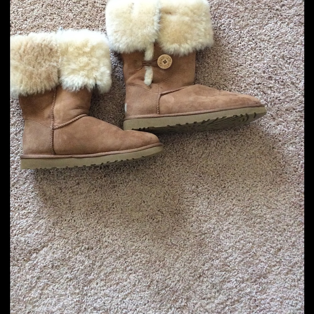 Tan Ugg boots