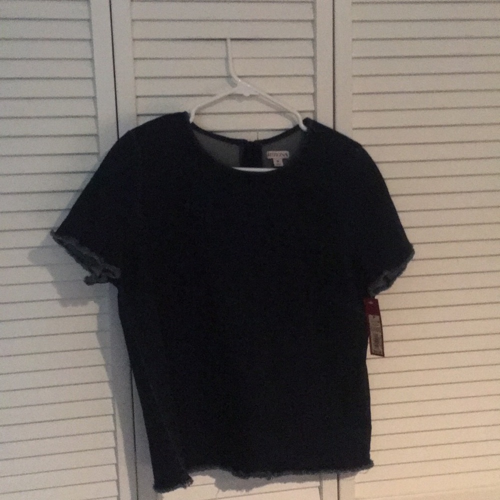 Super cute frayed denim top!