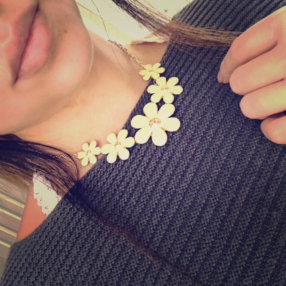 Forever 21 Daisy necklace