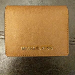 💰💰Authentic Michael Kors Bi-Fold Wallet NWOT💰💰