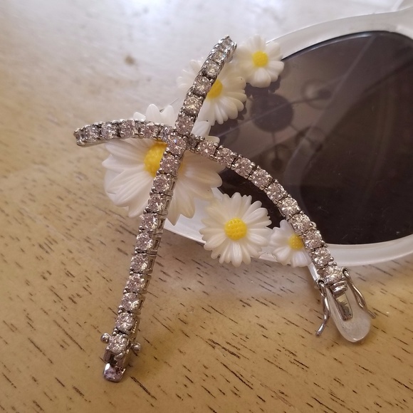 SALE! 18k Swarovski Tennis Bracelet - Picture 2 of 8