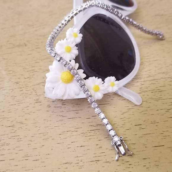 SALE! 18k Swarovski Tennis Bracelet - Picture 4 of 8