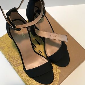 Mix no. 6 - Chunky Heel Sandals