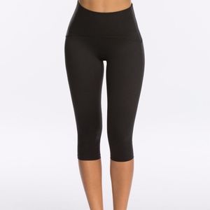 SPANX workout knee length pant!  Size Medium.