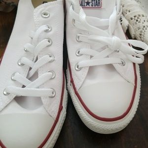 Nwob, size 9.5 white converse