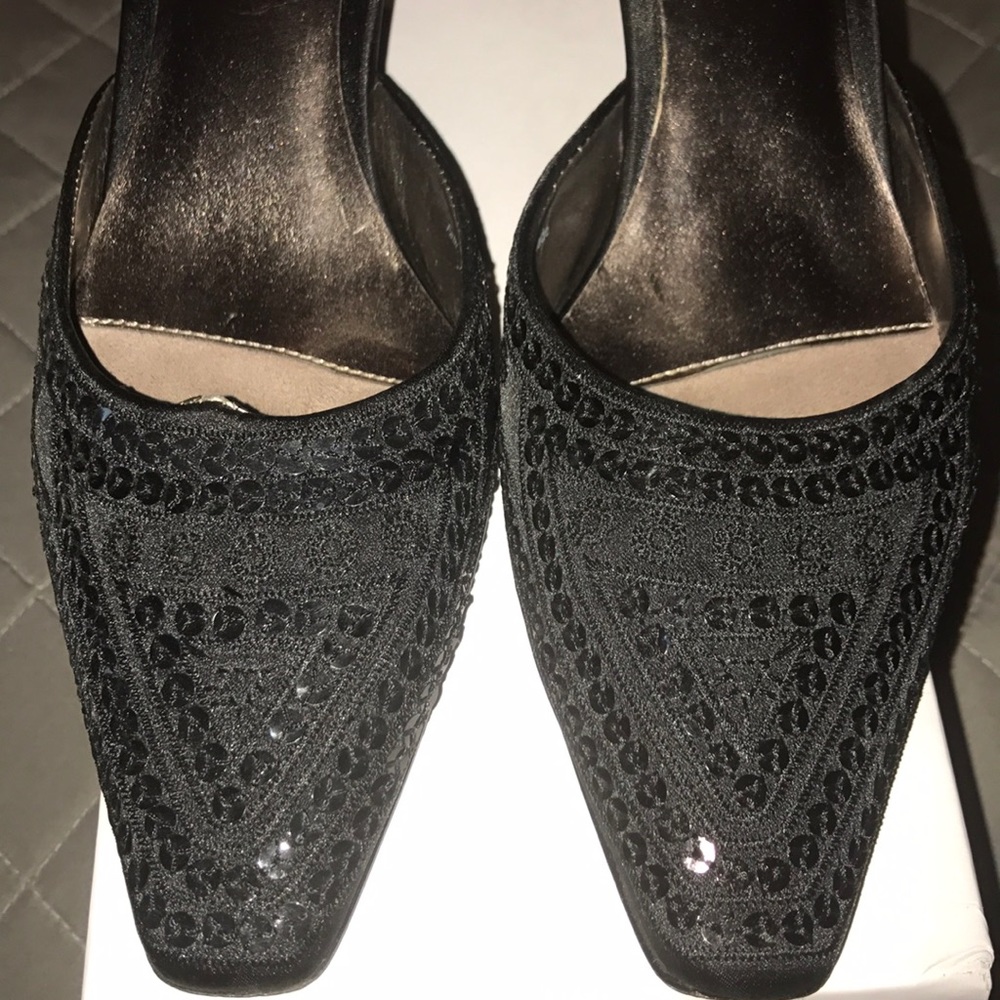 Liz Claiborne Flex kitten heels w/ sparkle detail