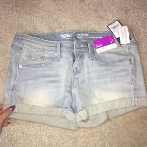 NWT Mossimo light wash low rise midi denim shorts