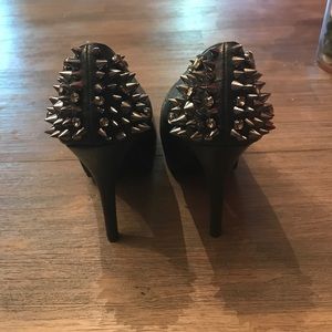 ZigiSoho covered platform spiked pumps