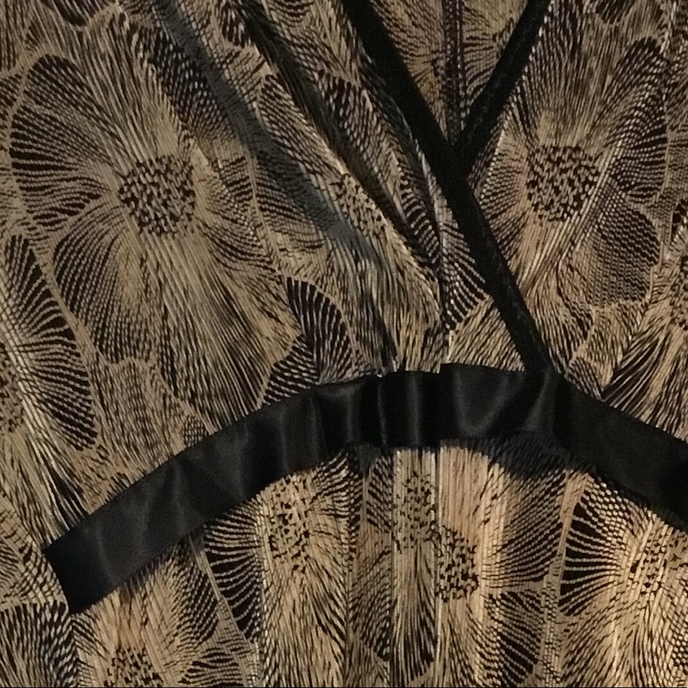 Ladies top - Picture 4 of 4