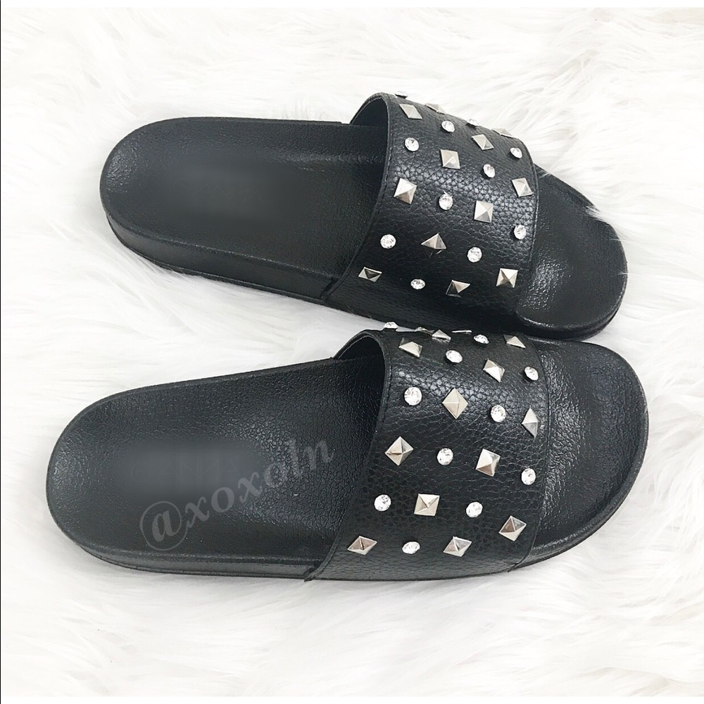 Studded slides 😎 - Picture 3 of 7