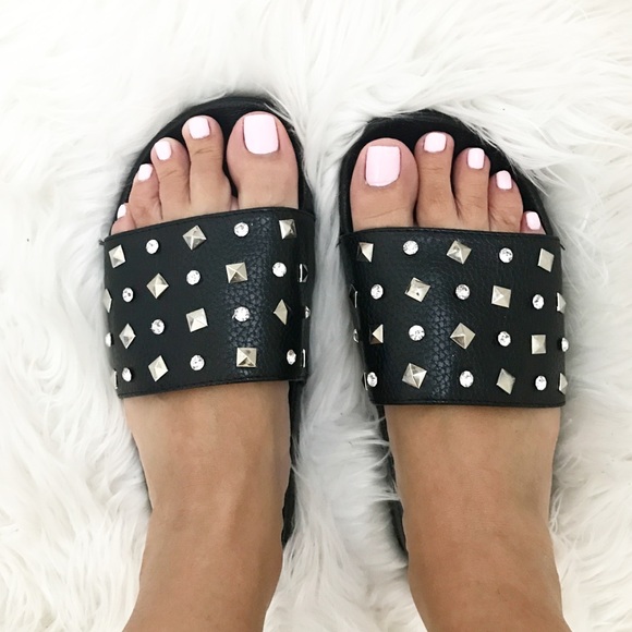 Studded slides 😎 - Picture 7 of 7