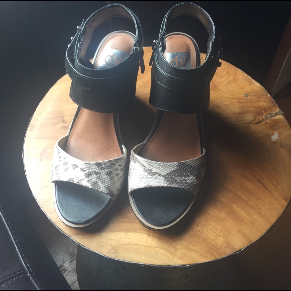 Dolce vita size 7 leather python wedge sandal