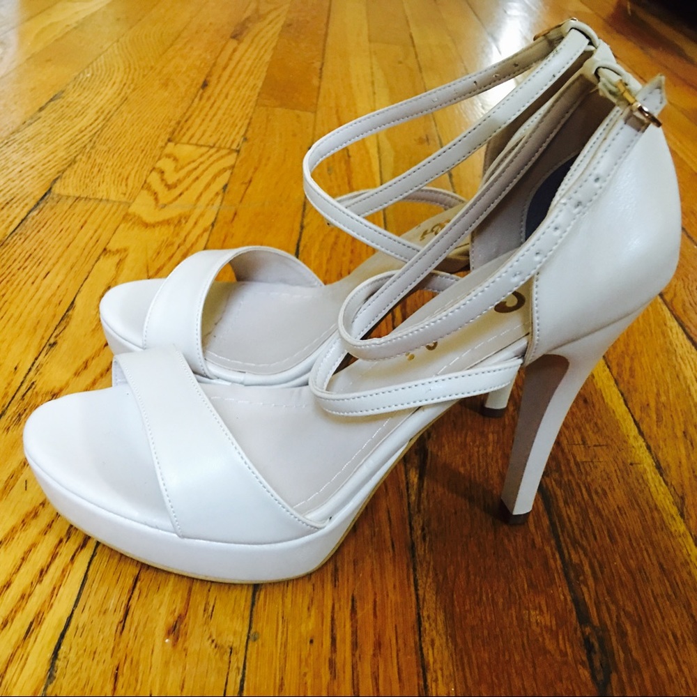 Elegant Comfortable Creme Heels Size 8