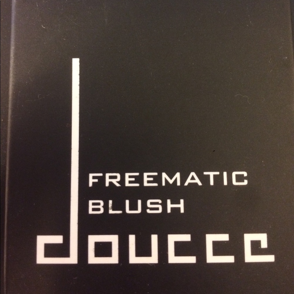 Doucce Freematic Blush