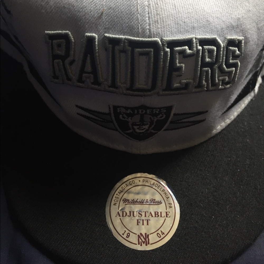 Oakland Raiders adjustable/SnapBack hat!!