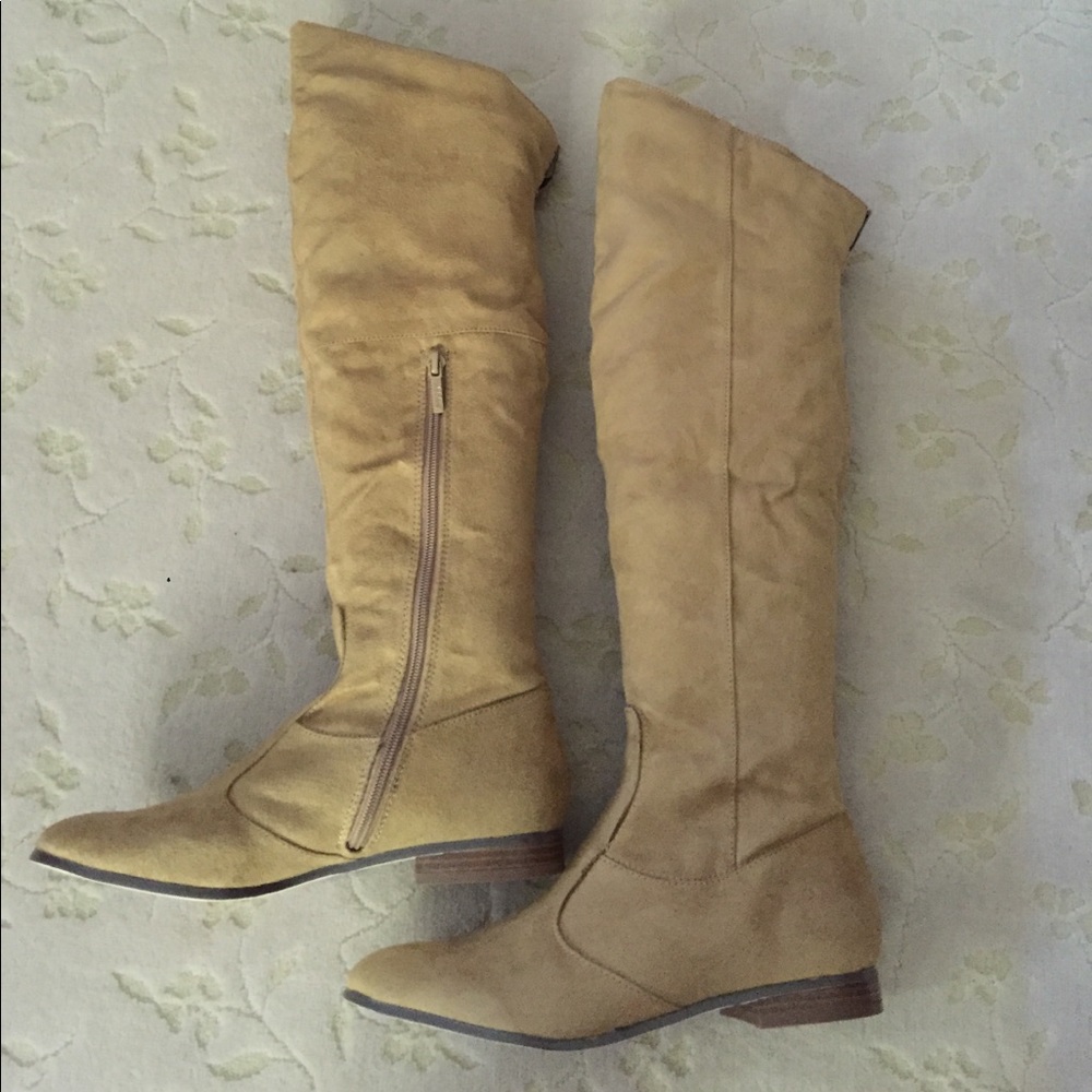 Brand new Michael Antonio tan boots
