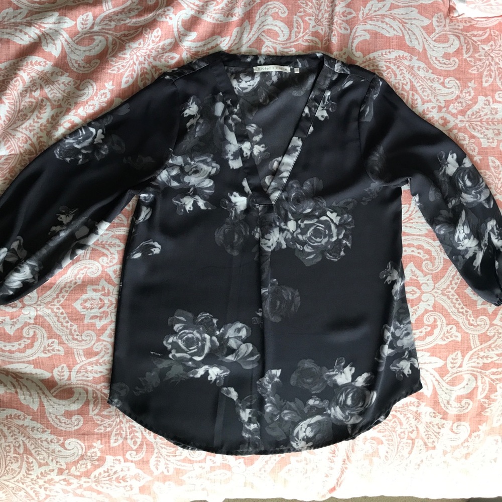 Violet+Claire Gray Roses Blouse Shirt USED Size S