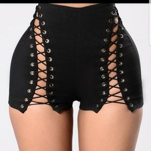Fashion nova black short size small