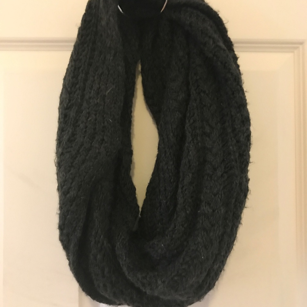 Gap gray knit scarf
