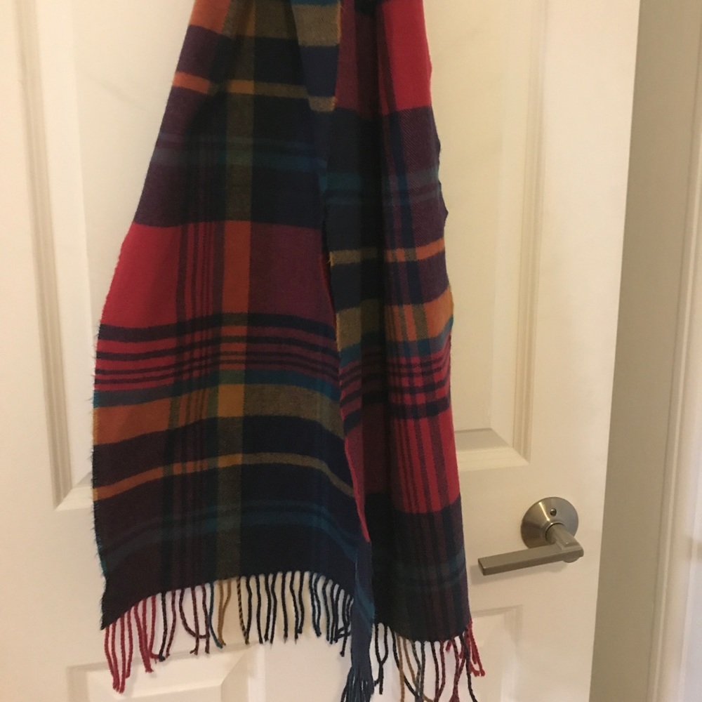 100% cashmere plaid scarf with fringe detail