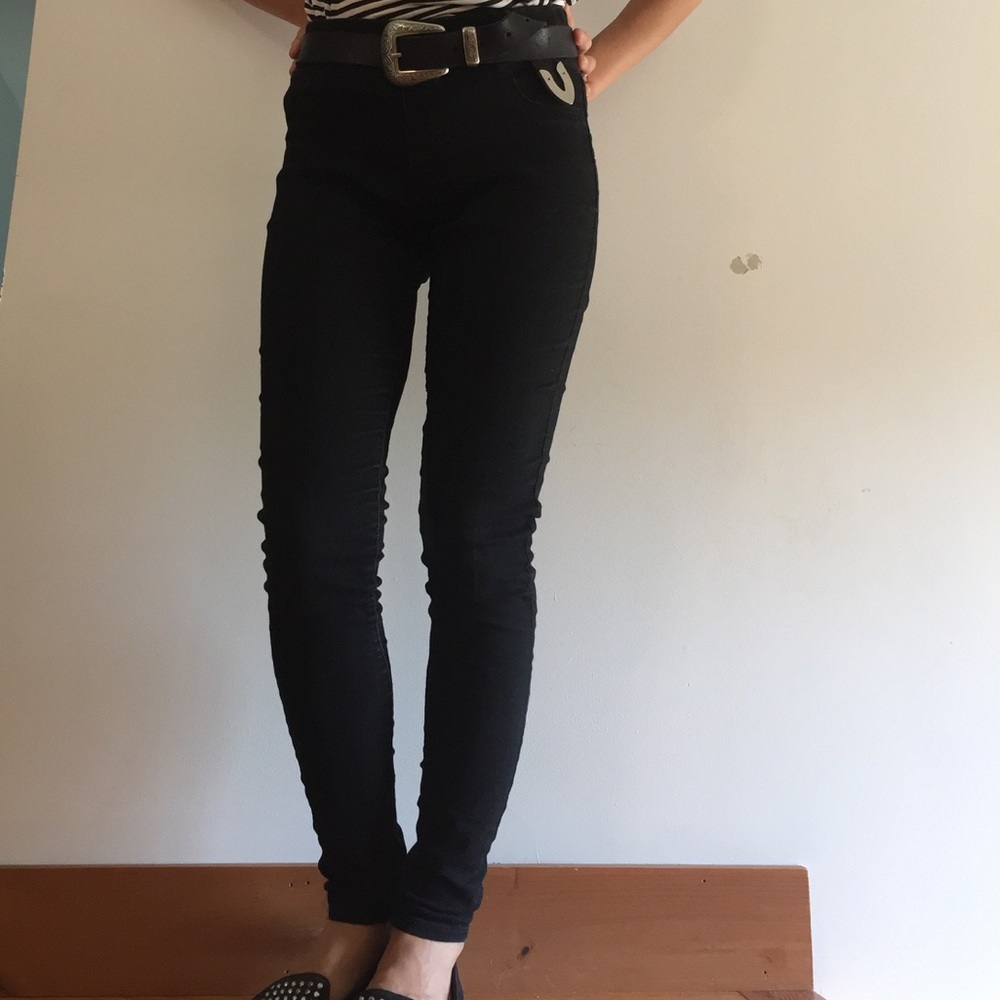 Old navy super skinny jegging in black size 2