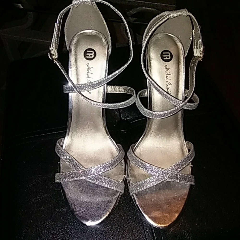 Size 9 silver heel