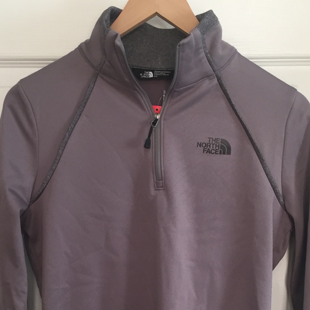 NWT: North Face quarter zip pull over