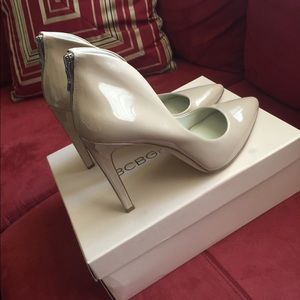 Nude BCBG Conrad Pumps 👠
