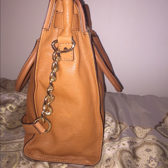 Michael Kors Soft Leather Hamilton Tote in Camel - Picture 3 of 6