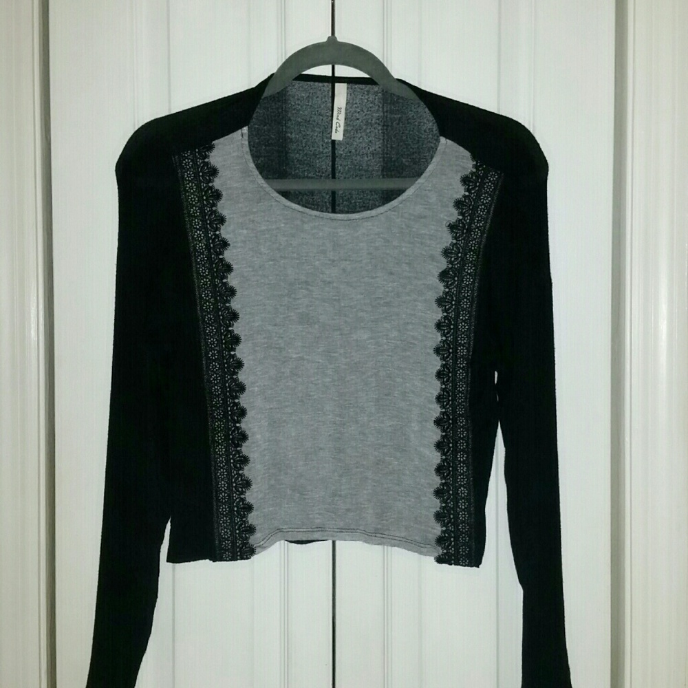 Long sleeve laced crop top