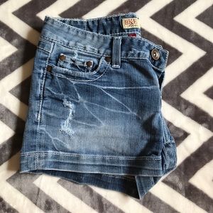 Buckle BKE Madison Medium Wash Shorts